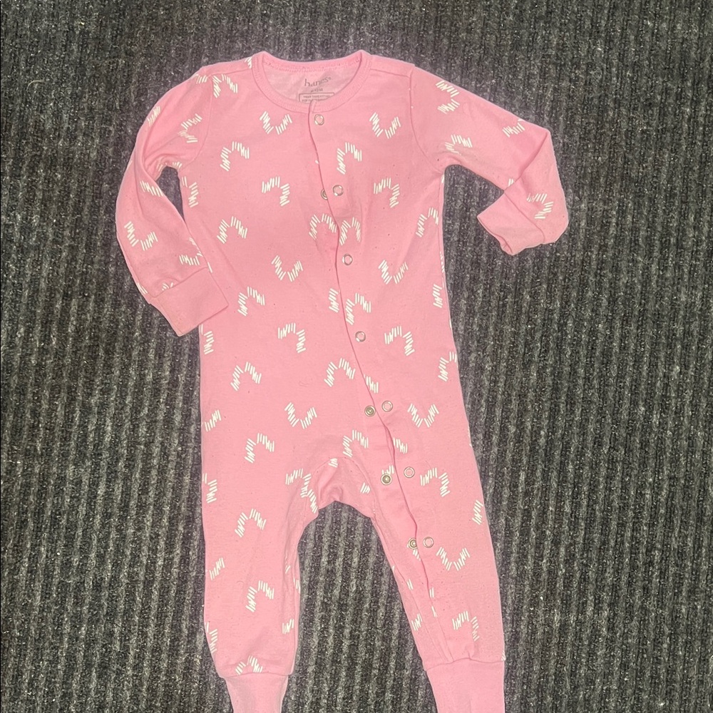 Hanes Pink and White Kids snap bodysuit onesie size 6-12m